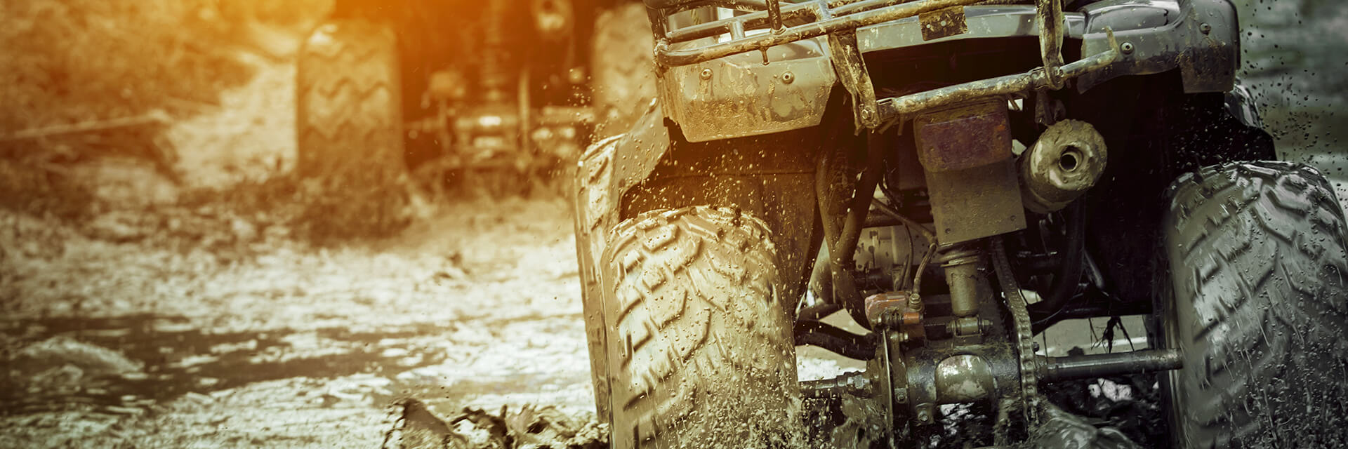 Automobily, přívěsy, motocykly a čtyřkolky